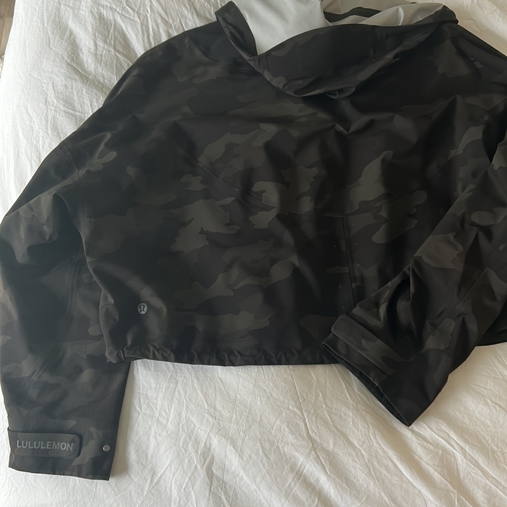 Lululemon Cropped Camo Rain Coat - Picture 2 of 2